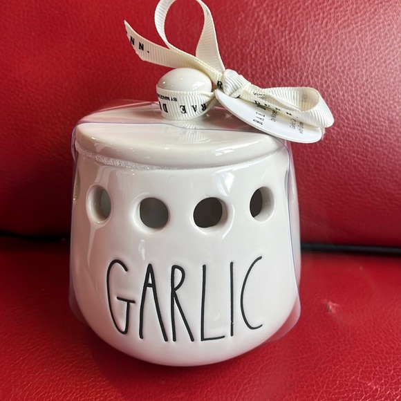 Rae Dunn Kitchen Nwt Rae Dunn Garlic Cellar With Grater Lid Poshmark